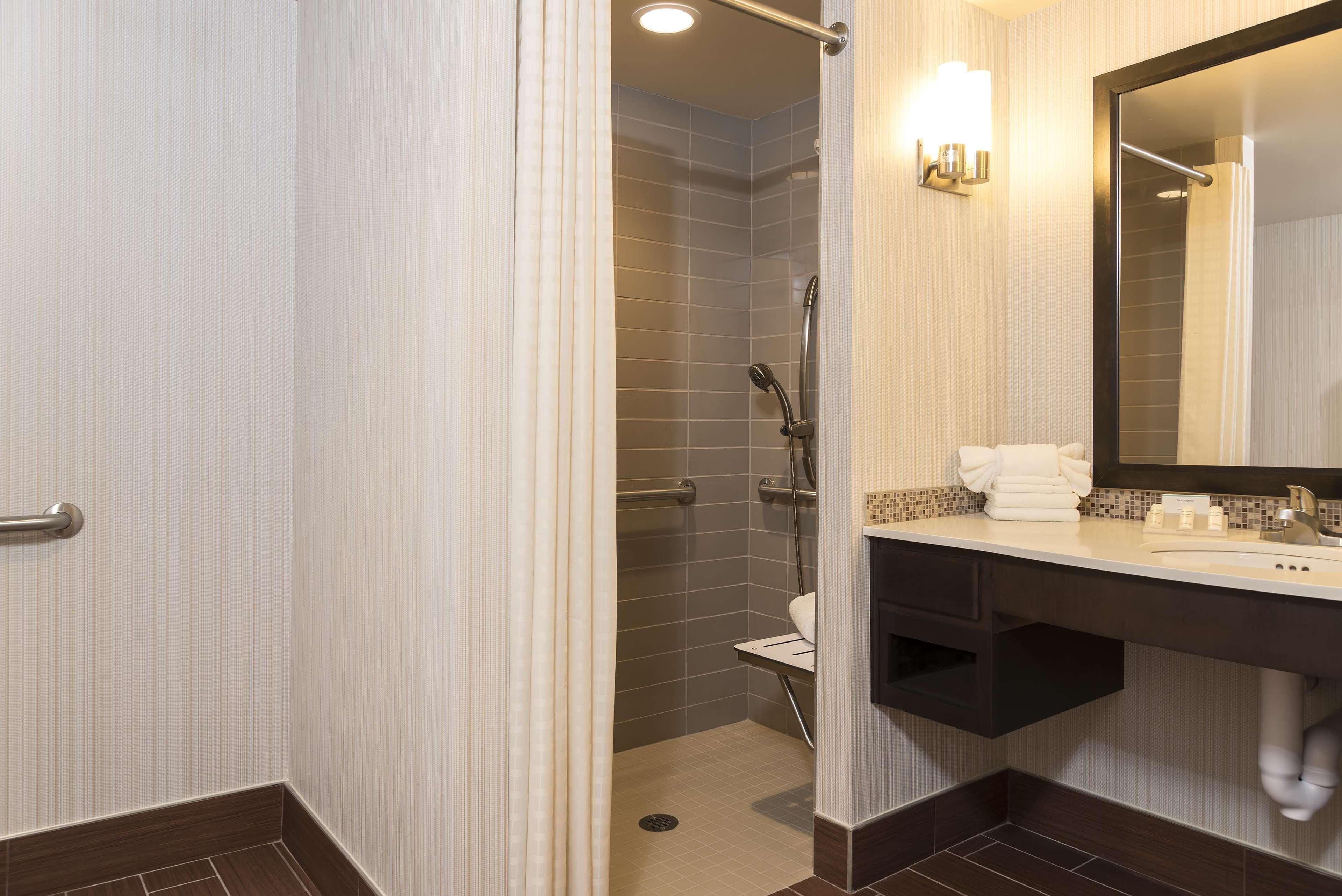 Hilton Garden Inn Louisville Downtown Exterior foto