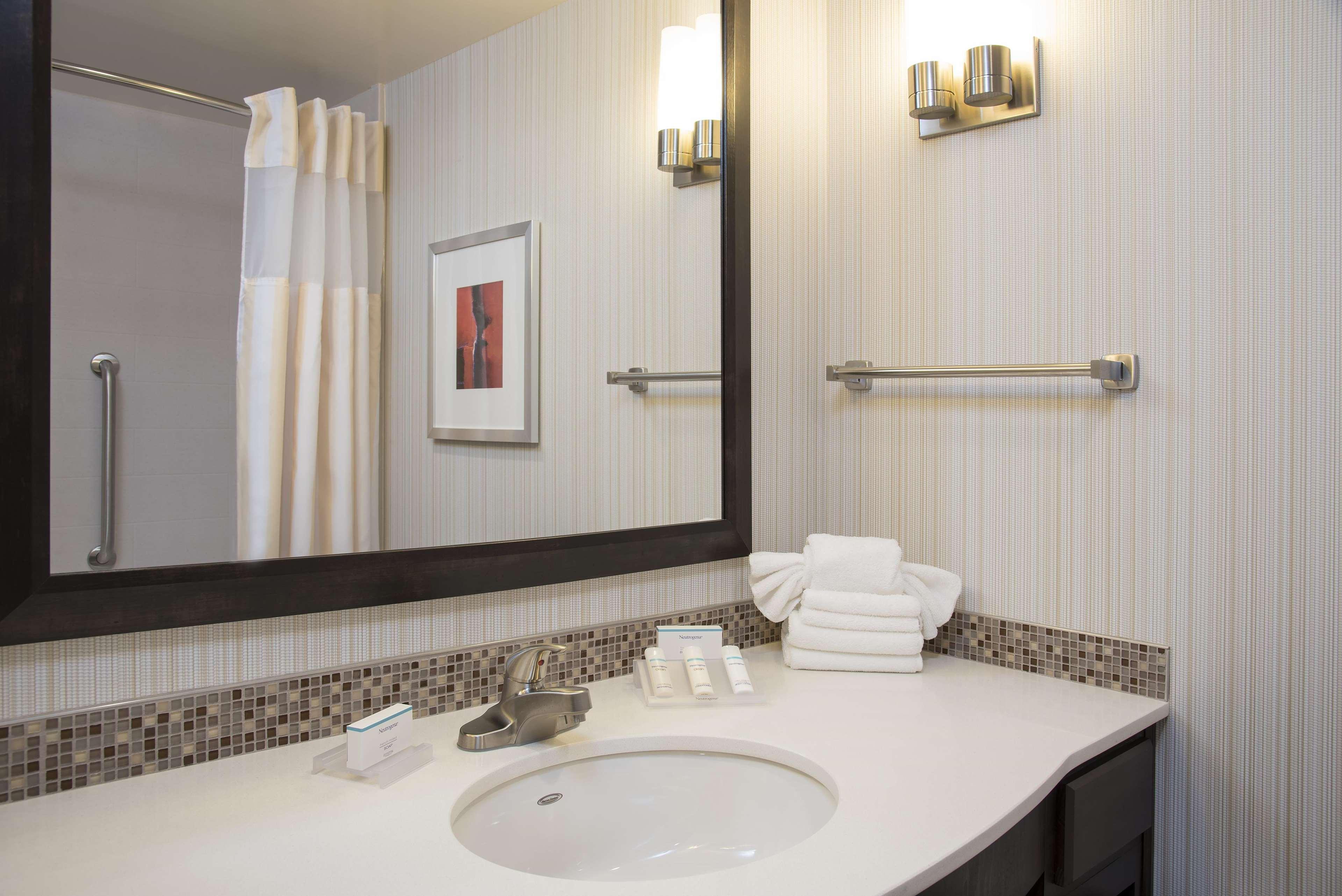 Hilton Garden Inn Louisville Downtown Exterior foto