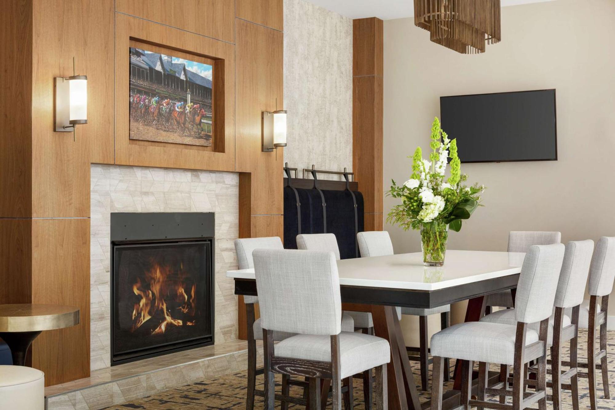 Hilton Garden Inn Louisville Downtown Exterior foto